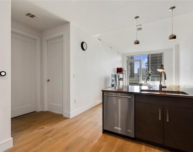 222 West Ave - Photo Thumbnail 4