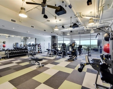 222 West Ave - Photo Thumbnail 20
