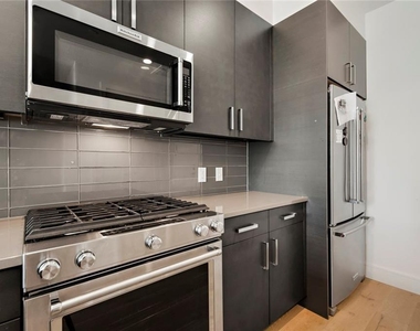 222 West Ave - Photo Thumbnail 3