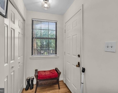3040 Pineview Court Ne - Photo Thumbnail 2