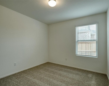 1424 Chad Dr - Photo Thumbnail 8
