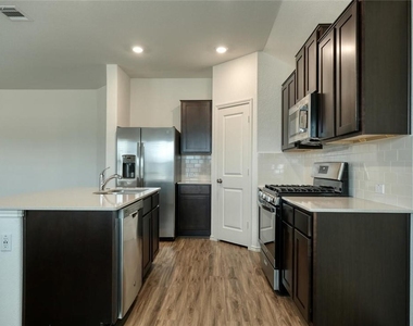 1424 Chad Dr - Photo Thumbnail 3