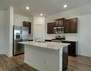 1424 Chad Dr - Photo Thumbnail 2
