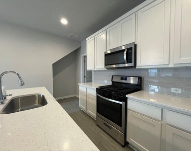 1029 Kerrwood Way - Photo Thumbnail 9