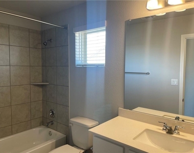 1029 Kerrwood Way - Photo Thumbnail 18
