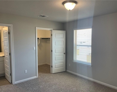 1029 Kerrwood Way - Photo Thumbnail 16