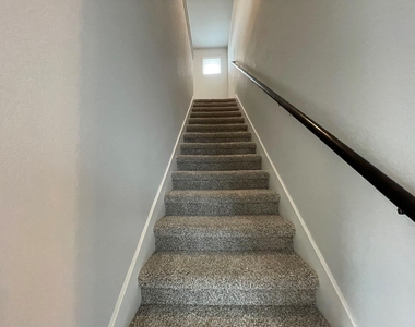1029 Kerrwood Way - Photo Thumbnail 20