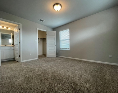 1029 Kerrwood Way - Photo Thumbnail 11