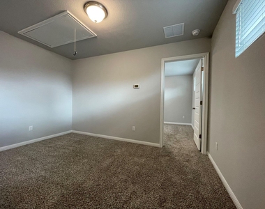 1029 Kerrwood Way - Photo Thumbnail 22