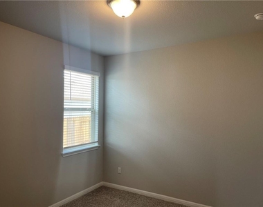 1029 Kerrwood Way - Photo Thumbnail 15