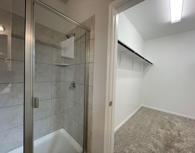 1029 Kerrwood Way - Photo Thumbnail 14