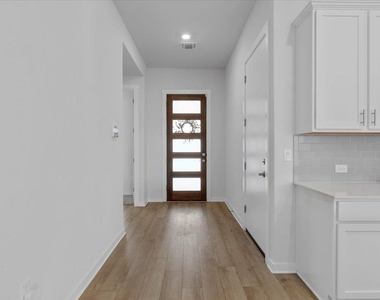 432 Deerpath St - Photo Thumbnail 7