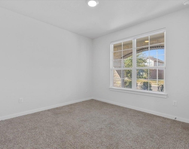 432 Deerpath St - Photo Thumbnail 6