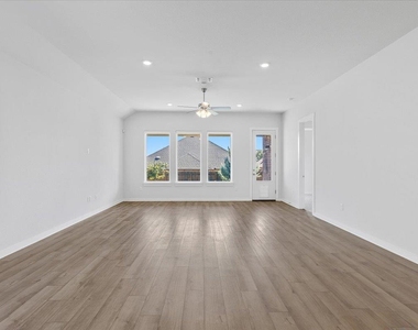 432 Deerpath St - Photo Thumbnail 17