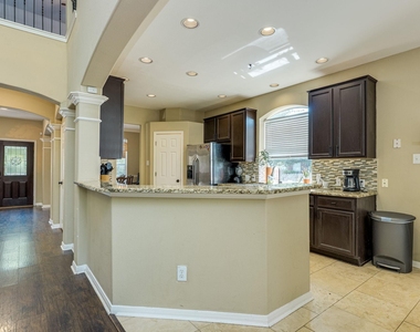 6713 Kilt Ct - Photo Thumbnail 9