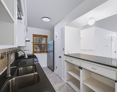5710 Breezewood Dr - Photo Thumbnail 4