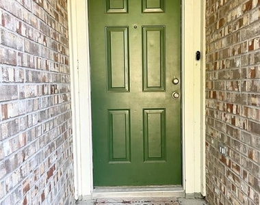 207 Kates Way - Photo Thumbnail 2