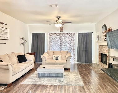 207 Kates Way - Photo Thumbnail 5