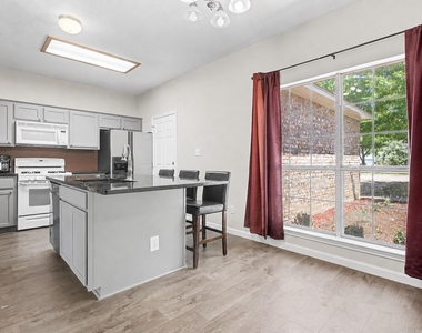 207 Kates Way - Photo Thumbnail 15