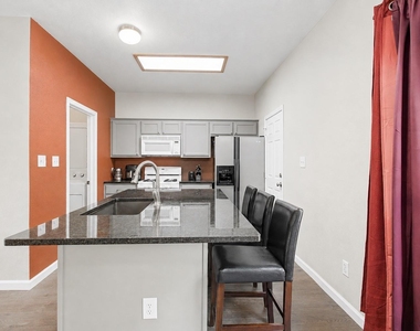 207 Kates Way - Photo Thumbnail 13