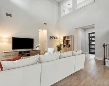 107 Cascading Waters Pl - Photo Thumbnail 9
