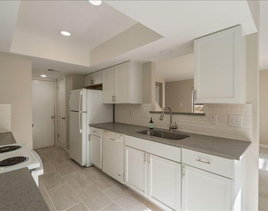 9209 Kempler Dr - Photo Thumbnail 4