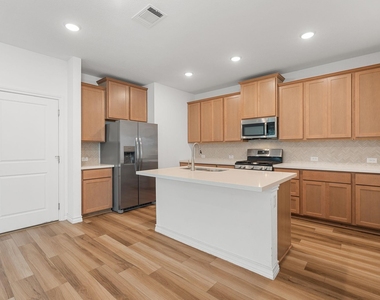 223 Flowers Ave - Photo Thumbnail 8
