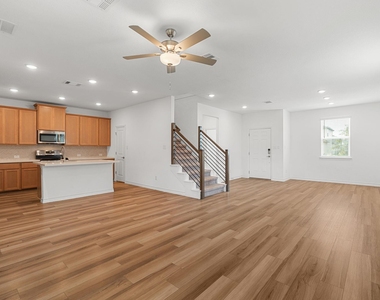 223 Flowers Ave - Photo Thumbnail 6