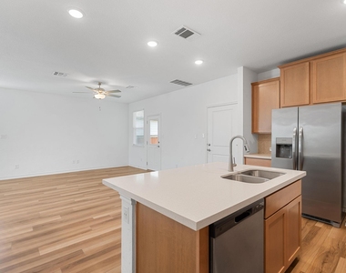 223 Flowers Ave - Photo Thumbnail 9