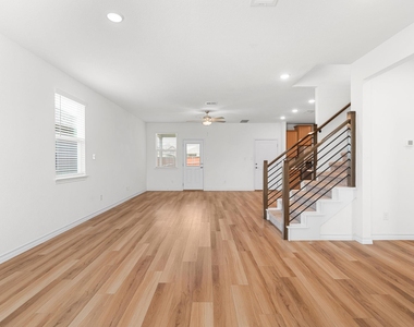 223 Flowers Ave - Photo Thumbnail 3