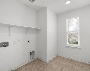 223 Flowers Ave - Photo Thumbnail 17