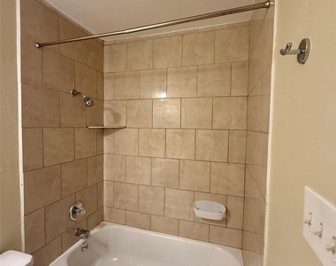 10805 Lanshire Dr - Photo Thumbnail 14