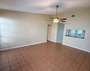 10805 Lanshire Dr - Photo Thumbnail 3