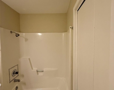 10805 Lanshire Dr - Photo Thumbnail 11