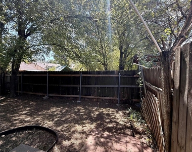 10805 Lanshire Dr - Photo Thumbnail 17