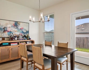 7805 House Finch Dr - Photo Thumbnail 3