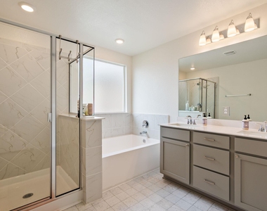 7805 House Finch Dr - Photo Thumbnail 6