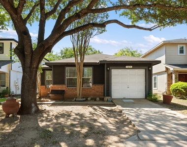 3213 Crownover St - Photo Thumbnail 2