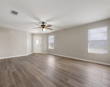 3213 Crownover St - Photo Thumbnail 8