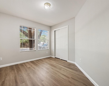 3213 Crownover St - Photo Thumbnail 20