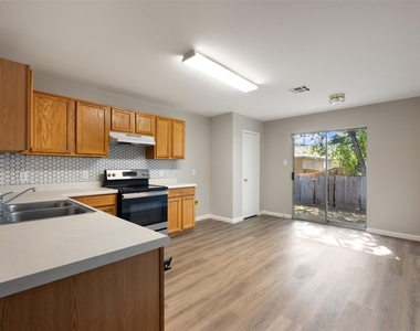 3213 Crownover St - Photo Thumbnail 9