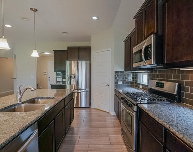 313 Longhorn Cavern Rd - Photo Thumbnail 7