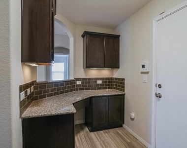 313 Longhorn Cavern Rd - Photo Thumbnail 9
