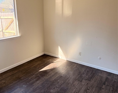 10401 Little Pebble Dr - Photo Thumbnail 3
