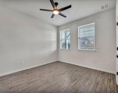 132 Goshen Dr - Photo Thumbnail 20