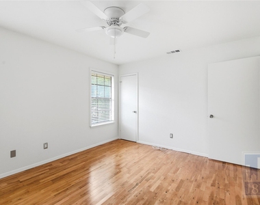 8400 Jamestown Dr - Photo Thumbnail 14