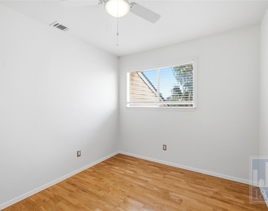 8400 Jamestown Dr - Photo Thumbnail 10