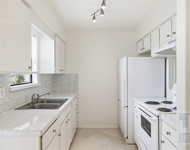 8400 Jamestown Dr - Photo Thumbnail 5