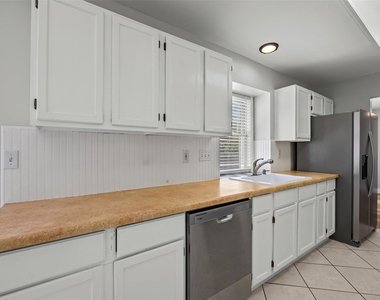 2502 Cynthia Ct - Photo Thumbnail 4