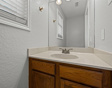 2502 Cynthia Ct - Photo Thumbnail 23